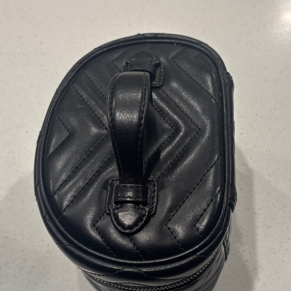 Gucci Black Quilted Vanity Bag with Gold Logo - Picture 3 of 11